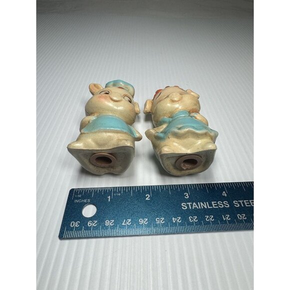 VTG Plastic MR. & MRS. Piggy Salt & Pepper Shaker Set  pigs good condition - Picture 5 of 5